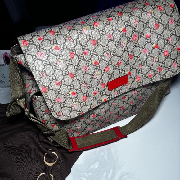 ✨ Authentic Strawberry Gucci Diaper Bag – Gently Used & Gorgeous! 🍓👜 - Picture 1 of 4